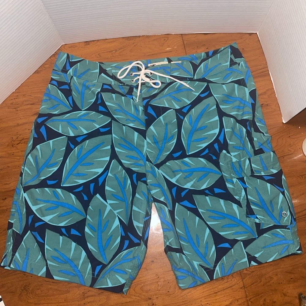 J. CREW Mens Original Swimwear Sz 32  Blue Green Leaves Hawaiian Beach Pool